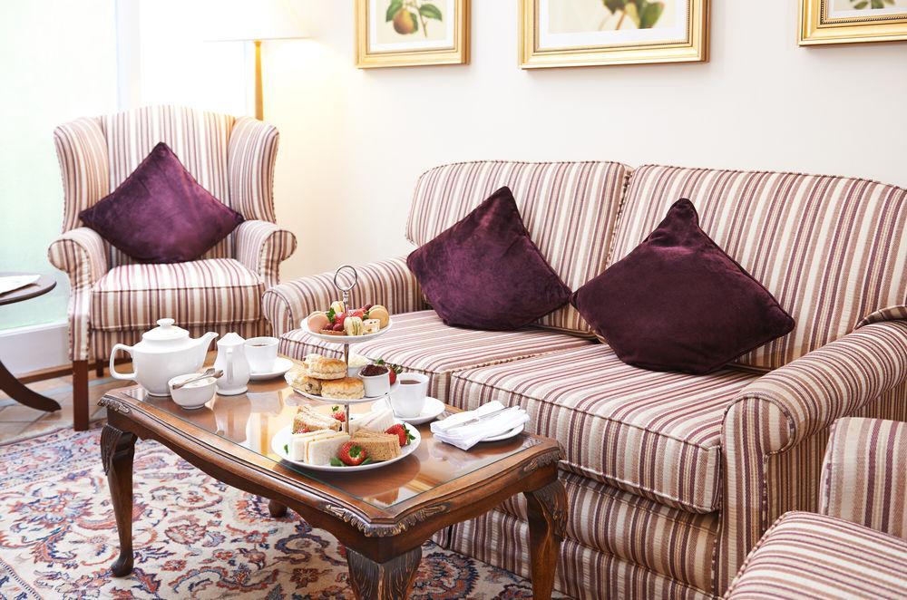 The Academy - Small Luxury Hotels Of The World Londýn Exteriér fotografie Afternoon tea at the Imperial Hotel, London