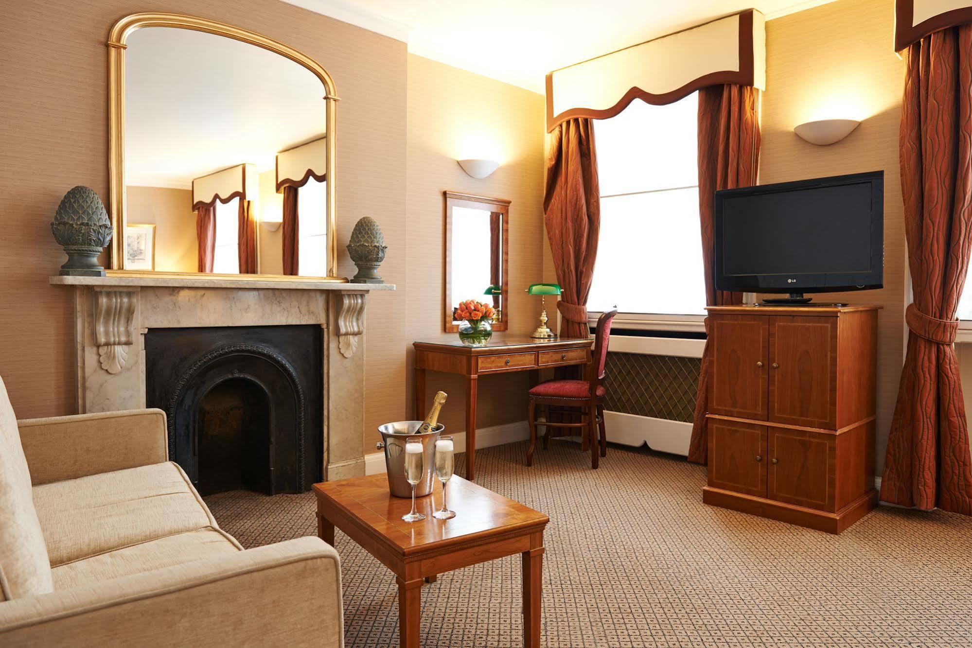 The Academy - Small Luxury Hotels Of The World Londýn Exteriér fotografie A suite at the hotel