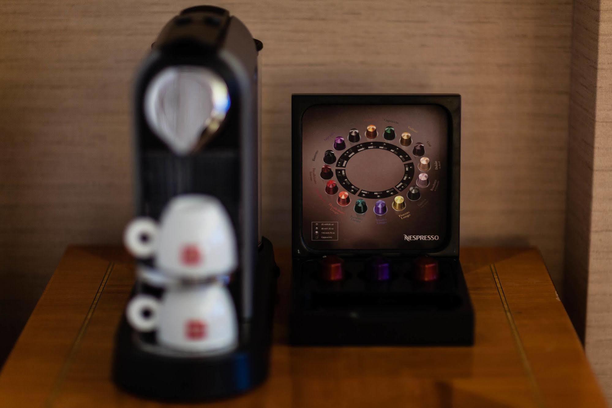 The Academy - Small Luxury Hotels Of The World Londýn Exteriér fotografie A Nespresso coffee machine