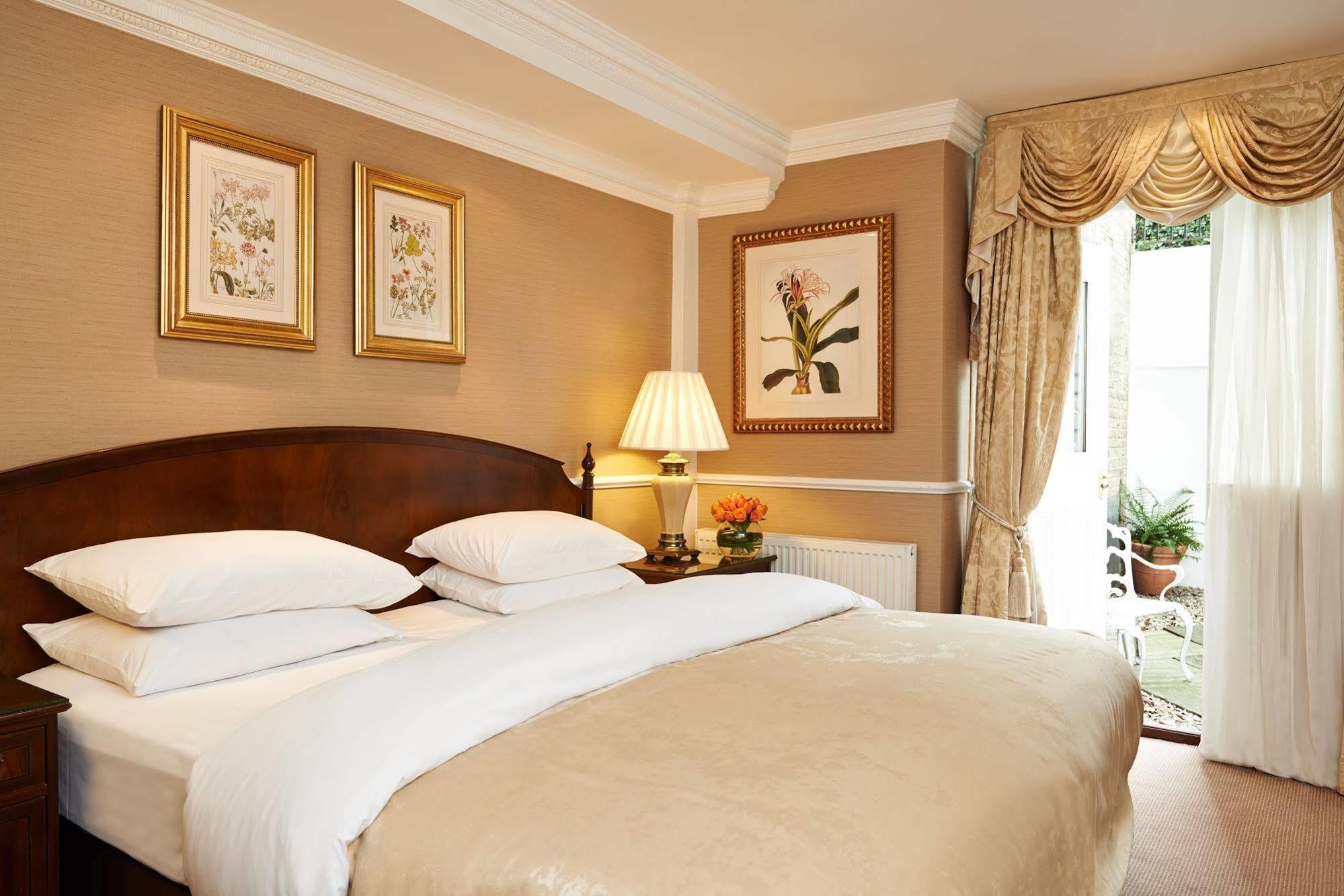 The Academy - Small Luxury Hotels Of The World Londýn Exteriér fotografie A bedroom at the hotel