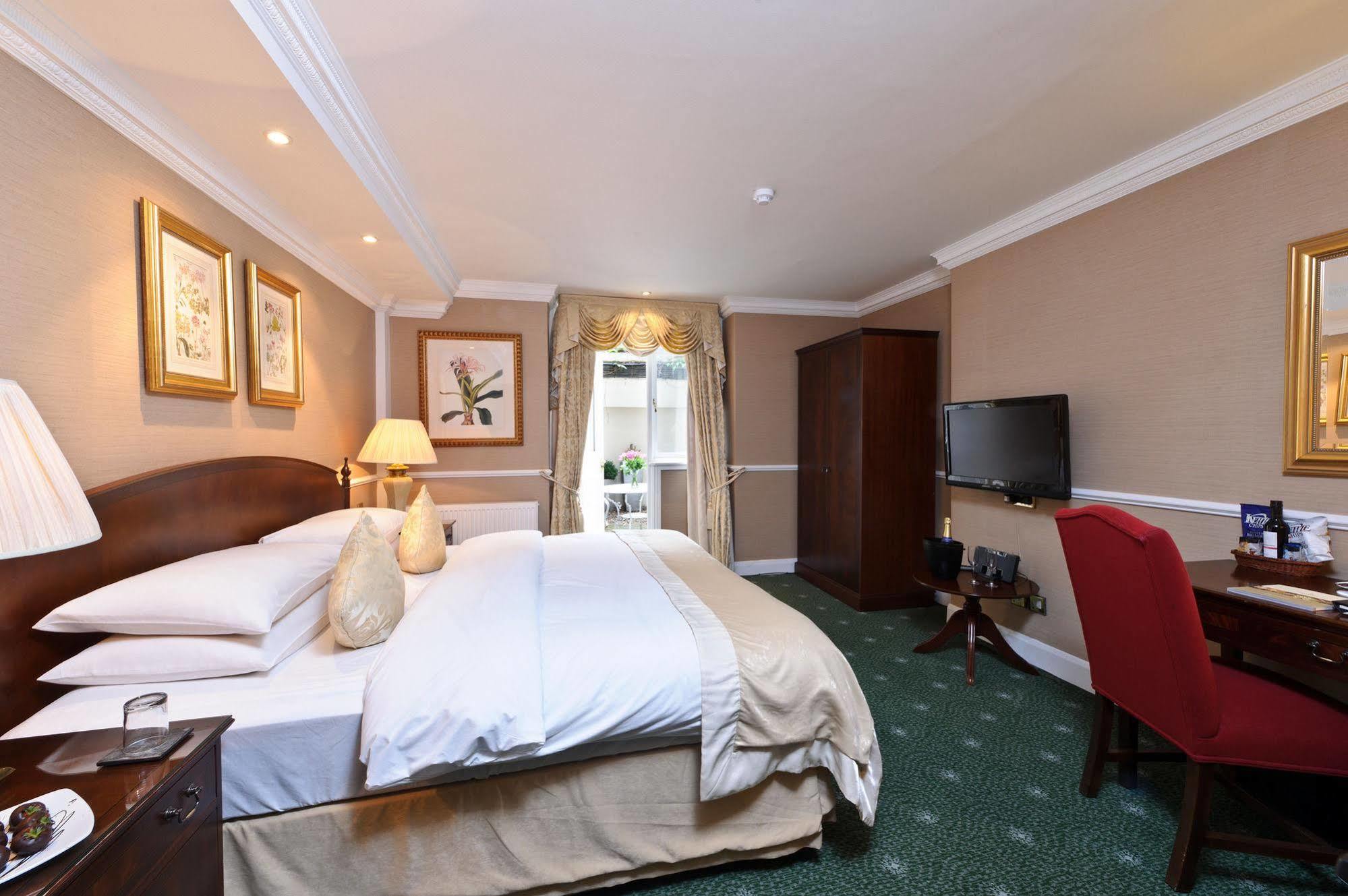 The Academy - Small Luxury Hotels Of The World Londýn Exteriér fotografie A bedroom at the hotel