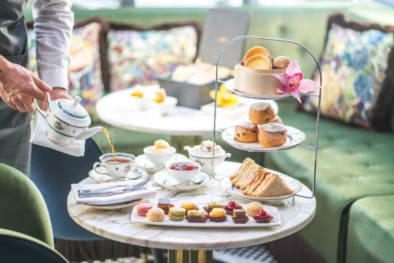 The Academy - Small Luxury Hotels Of The World Londýn Exteriér fotografie Afternoon tea at the Mandarin Oriental, London